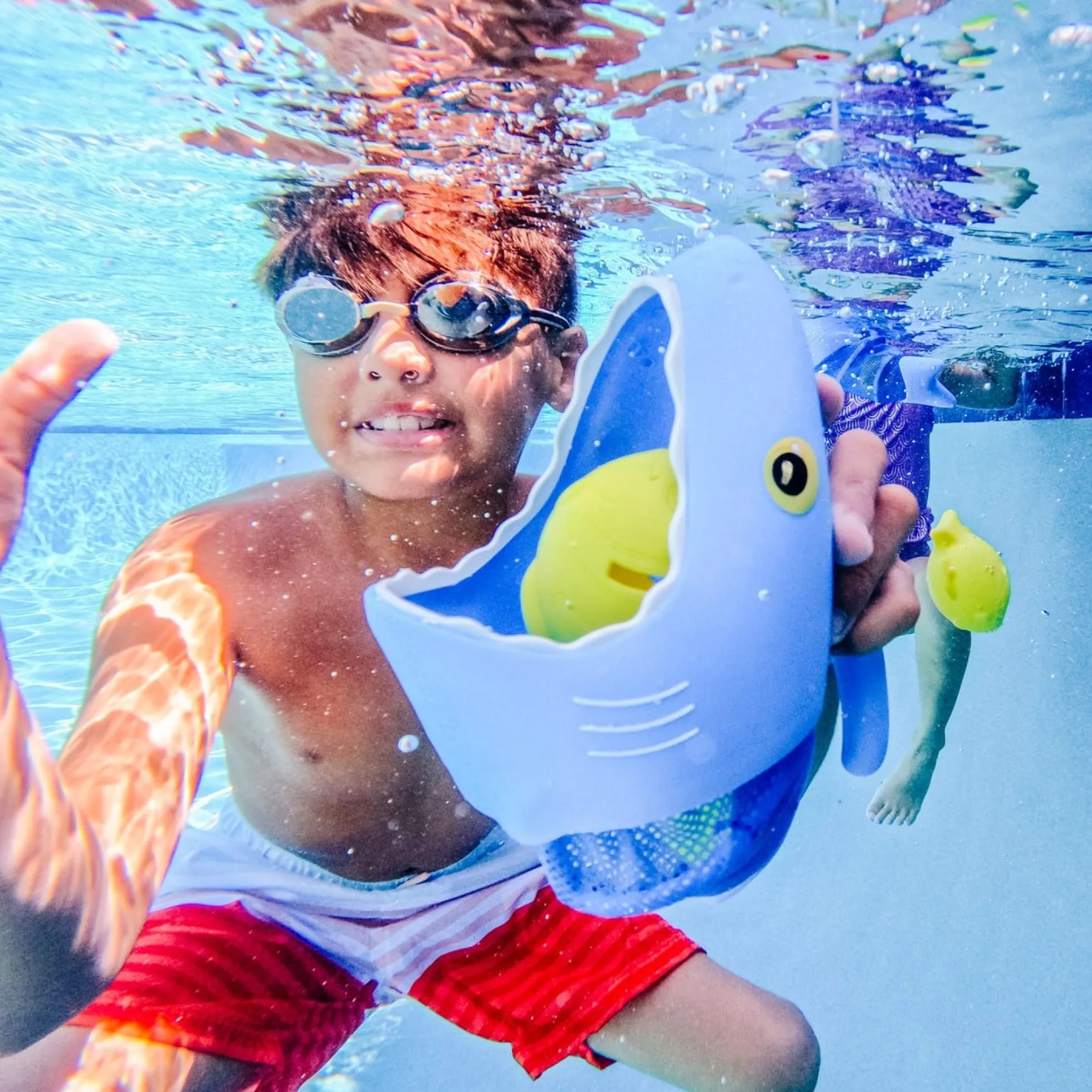 Spark Shark Fish Hunt Pool Toy