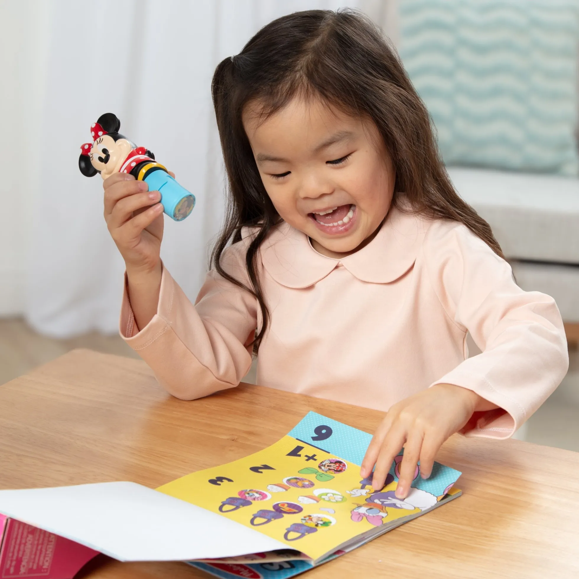 Sticker WOW! Activity Pad & Sticker Stamper - Disney's Minnie Mouse
